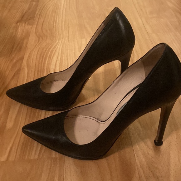 Prada Capretto Basic Cipria in black with dust bag, box, and spare heel lifts - Picture 6 of 12